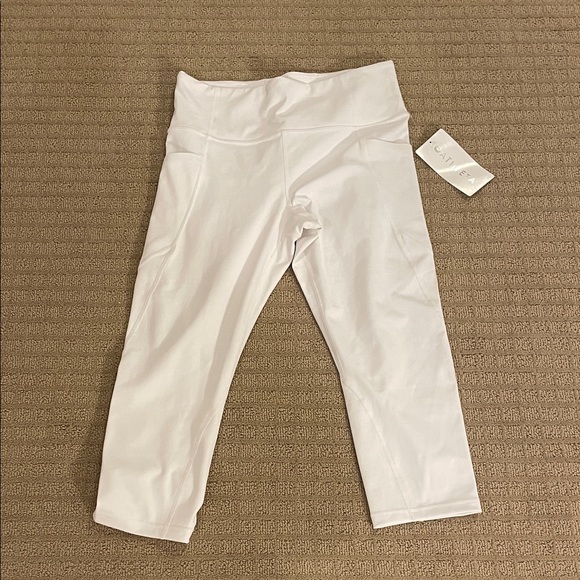 Athleta Pants - Athleta Salutation Stash Pocket Capri in White